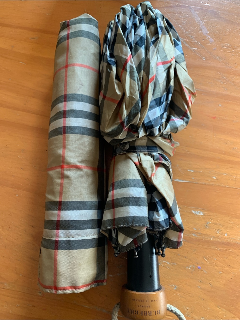 England Burberry Beige Plaid Compact Folding Umbrella with Black and Red A